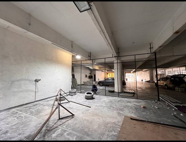 1,600M² WAREHOUSE FOR SALE IN NEW CENTRE